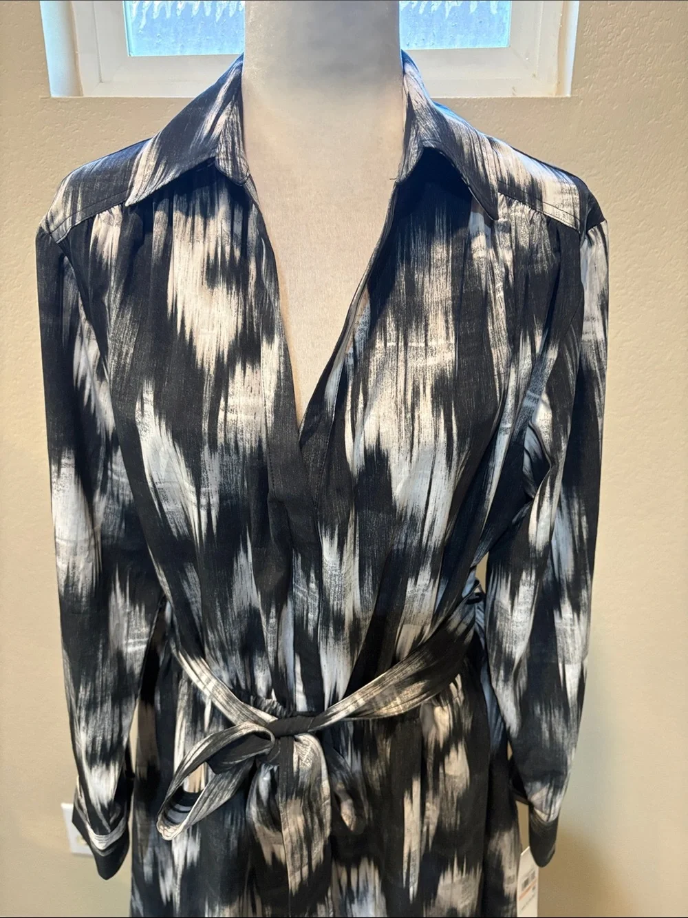 Calvin Klein Black and White Abstract Long Sleeve Tie Waist Collar Dress-14 - Picture 3 of 13